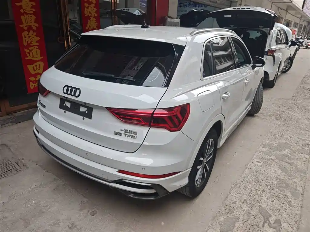Audi Q3 2022 35 TFSI aggressive and dynamic купить на сайте DeffCars