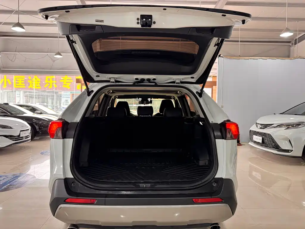 RAV4 Rongfang 2023 2.0L CVT two-wheel drive fashion version купить на сайте DeffCars