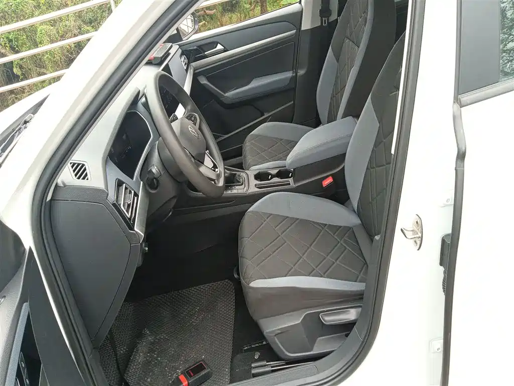 Lavida 2023 1.5L automatic Deyi version купить на сайте DeffCars