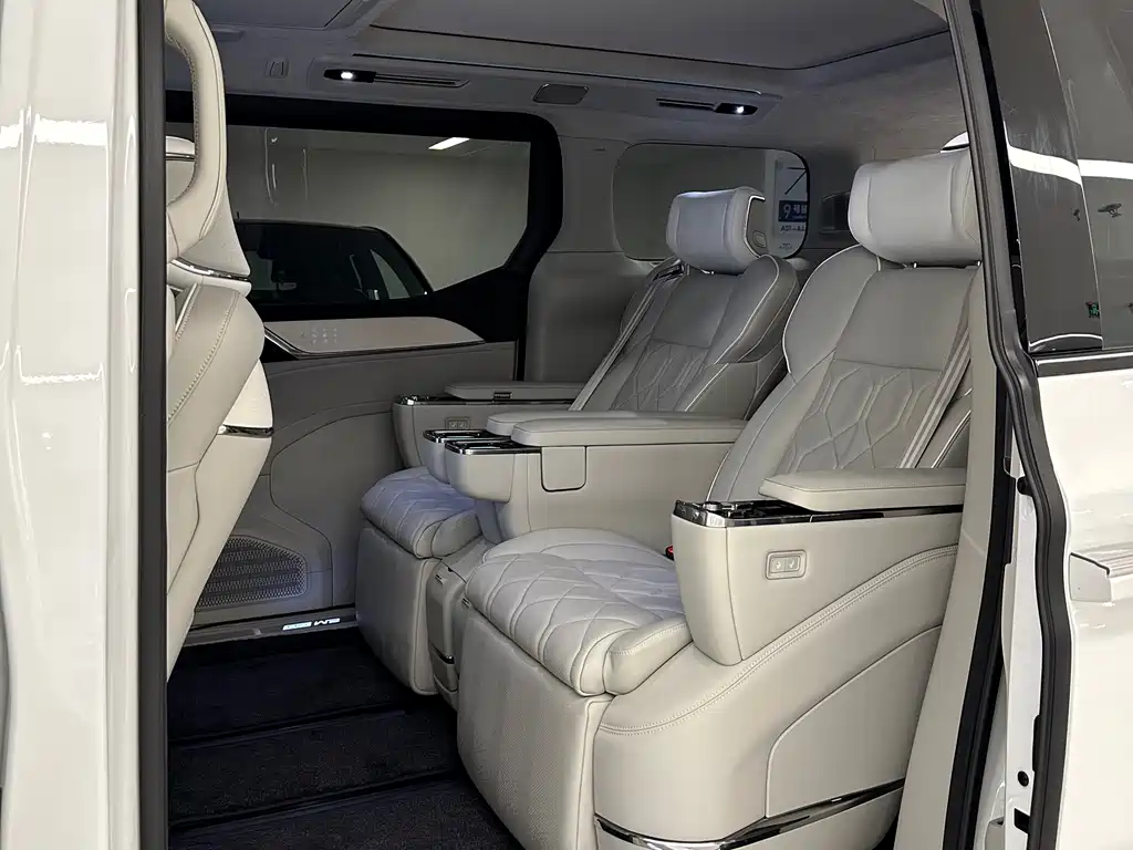 Volvo EM90 2025 Ultra six-seater купить на сайте DeffCars