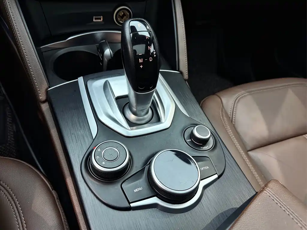 Stelvio 2017 2.0T 200HP Deluxe Edition купить на сайте DeffCars