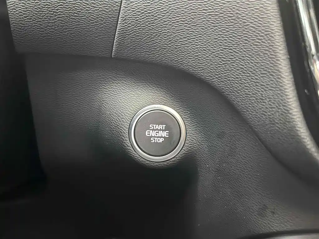 Volvo XC40 2023 B4 four-wheel drive Zhiyuan Deluxe Edition купить на сайте DeffCars