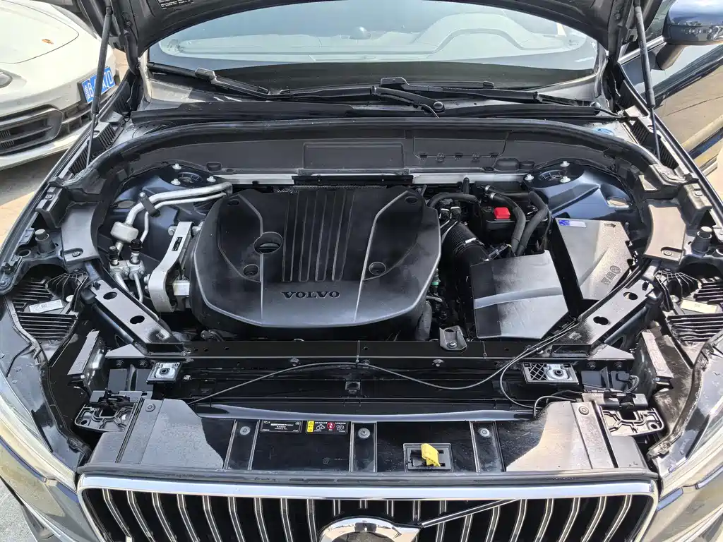 Volvo XC60 2023 B5 four-wheel drive Zhiyuan Deluxe Edition купить на сайте DeffCars