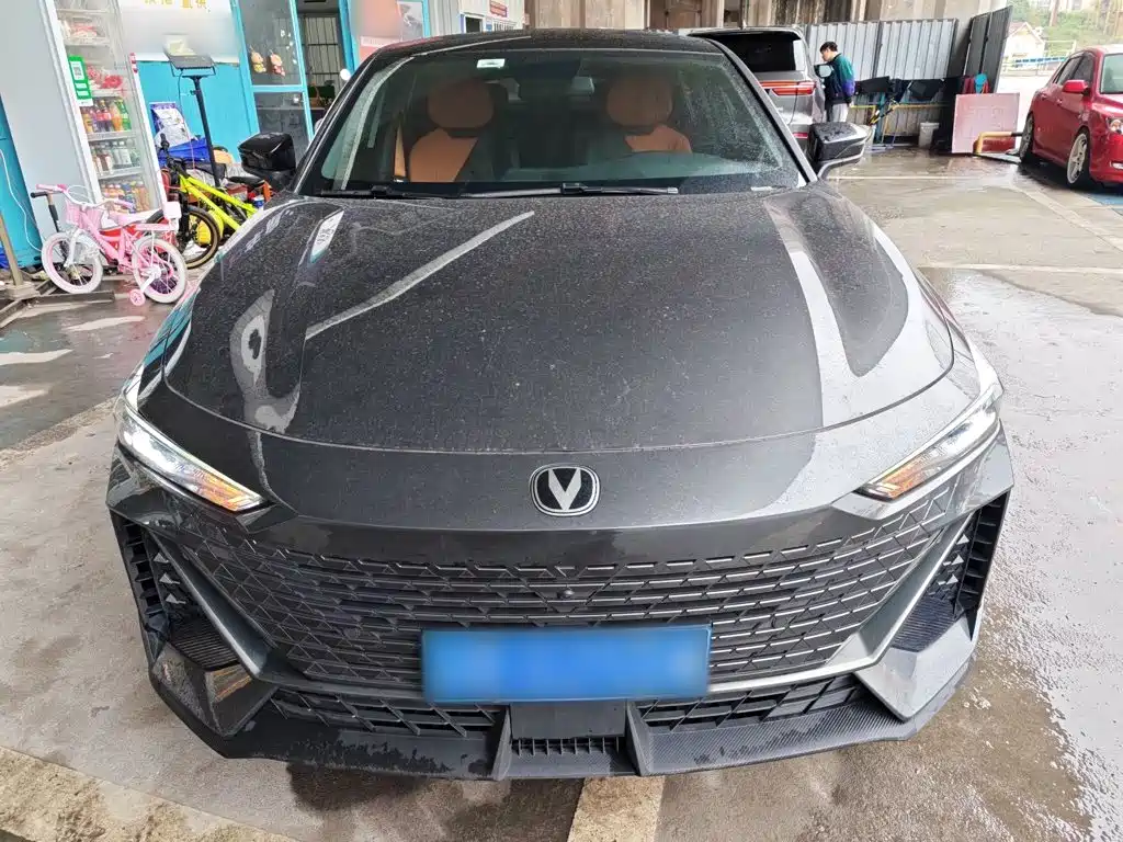 Changan UNI-V 2022 1.5T premium model купить на сайте DeffCars