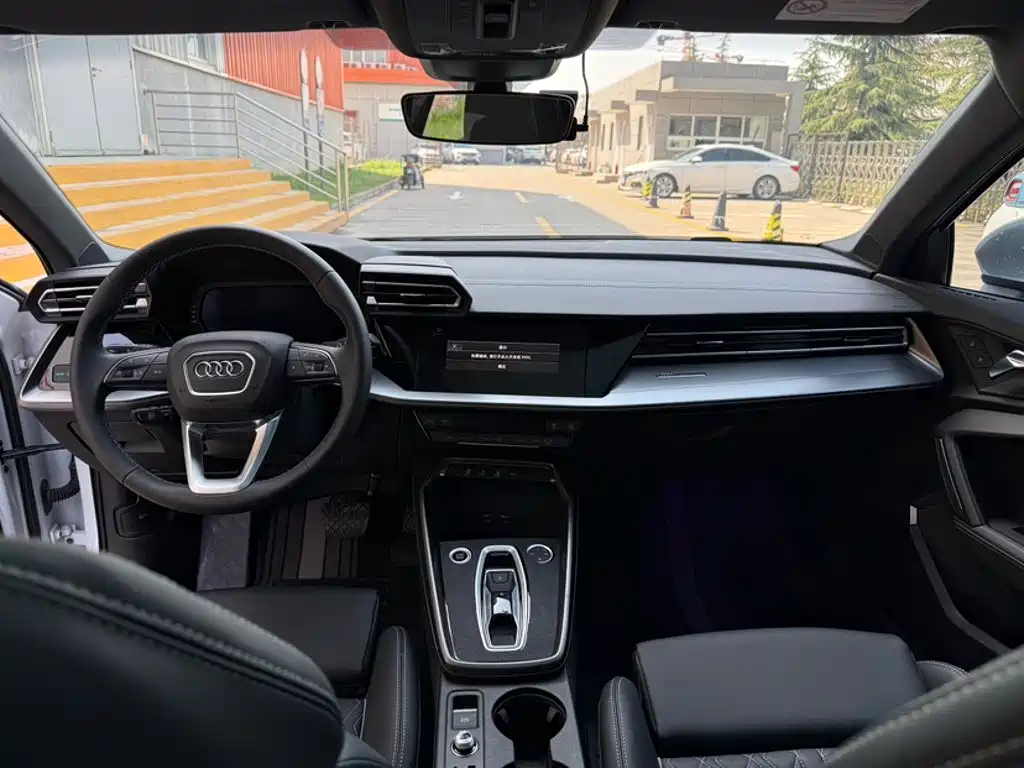 Audi A3 2025 A3L Limousine 35TFSI Flying Spur Exclusive Edition купить на сайте DeffCars