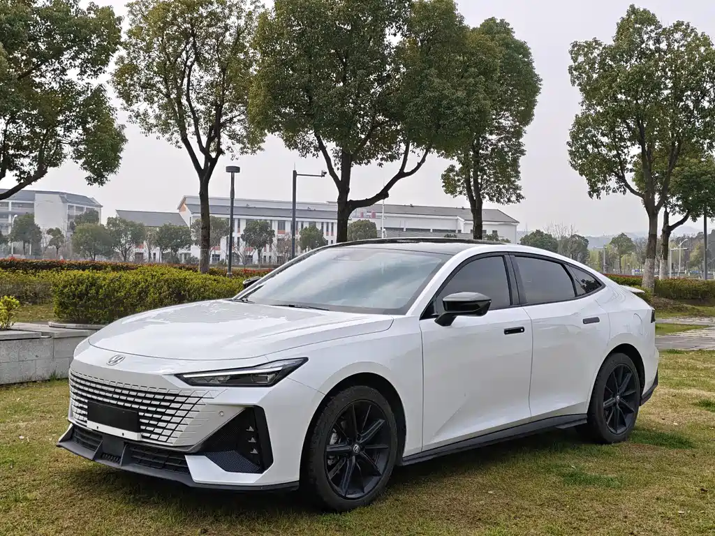 Changan UNI-V 2023 1.5T exclusive model купить на сайте DeffCars
