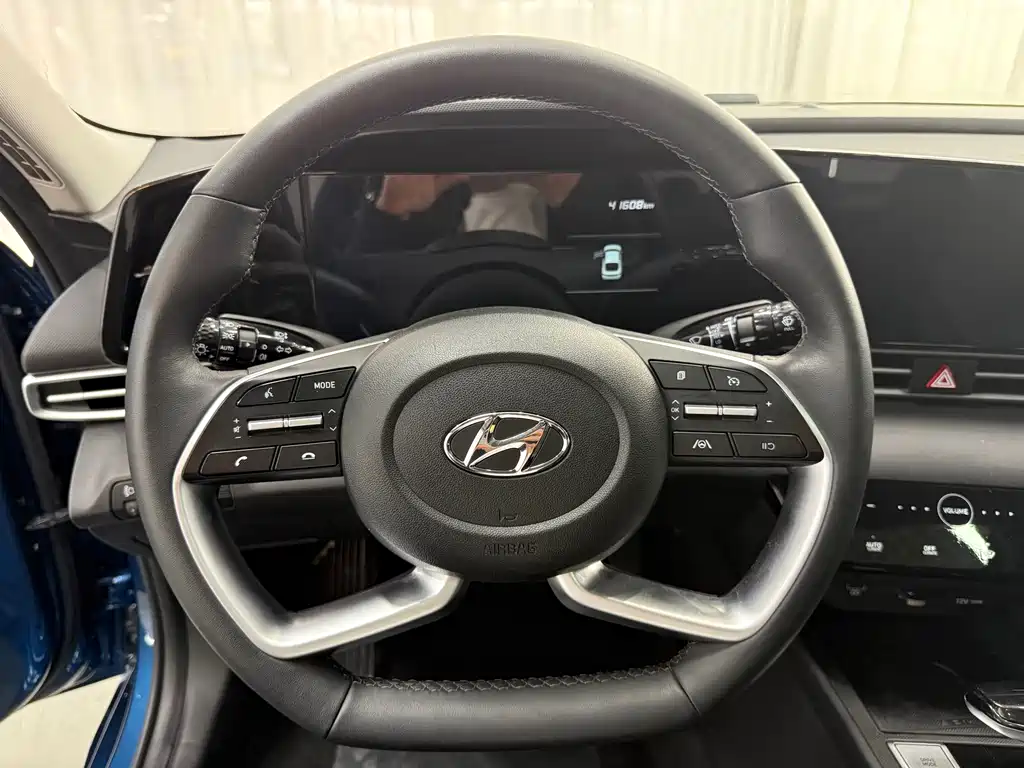 Elantra 2022 1.5L CVT LUX Premium Edition купить на сайте DeffCars