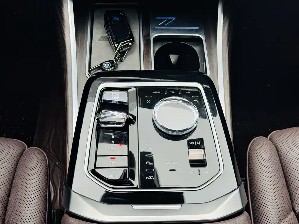 BMW 7 Series 2023 740Li Leading M Sports Package купить на сайте DeffCars