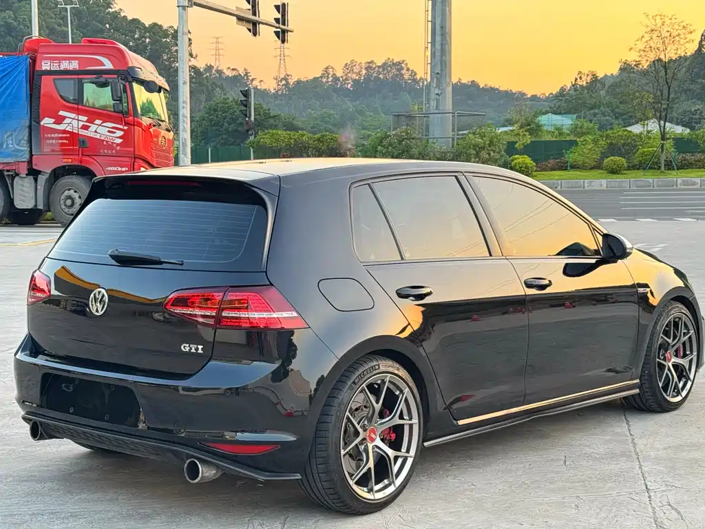 Golf GTI 2016 2.0TSI GTI купить на сайте DeffCars