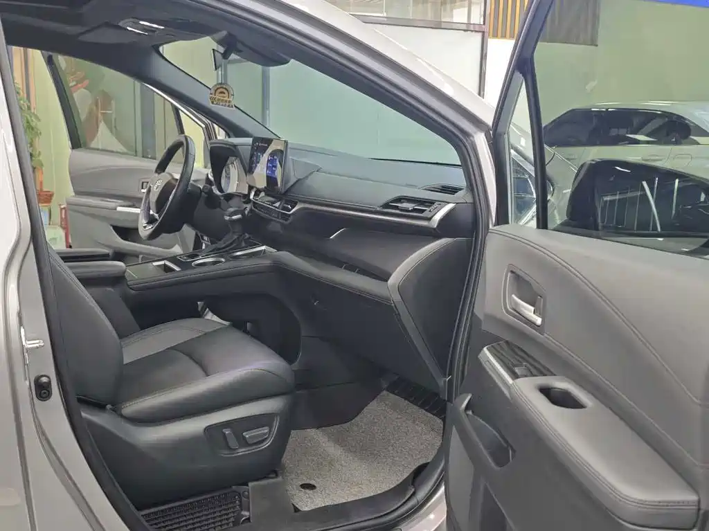 SIENNA 2024 2.5L Hybrid Premium Edition купить на сайте DeffCars