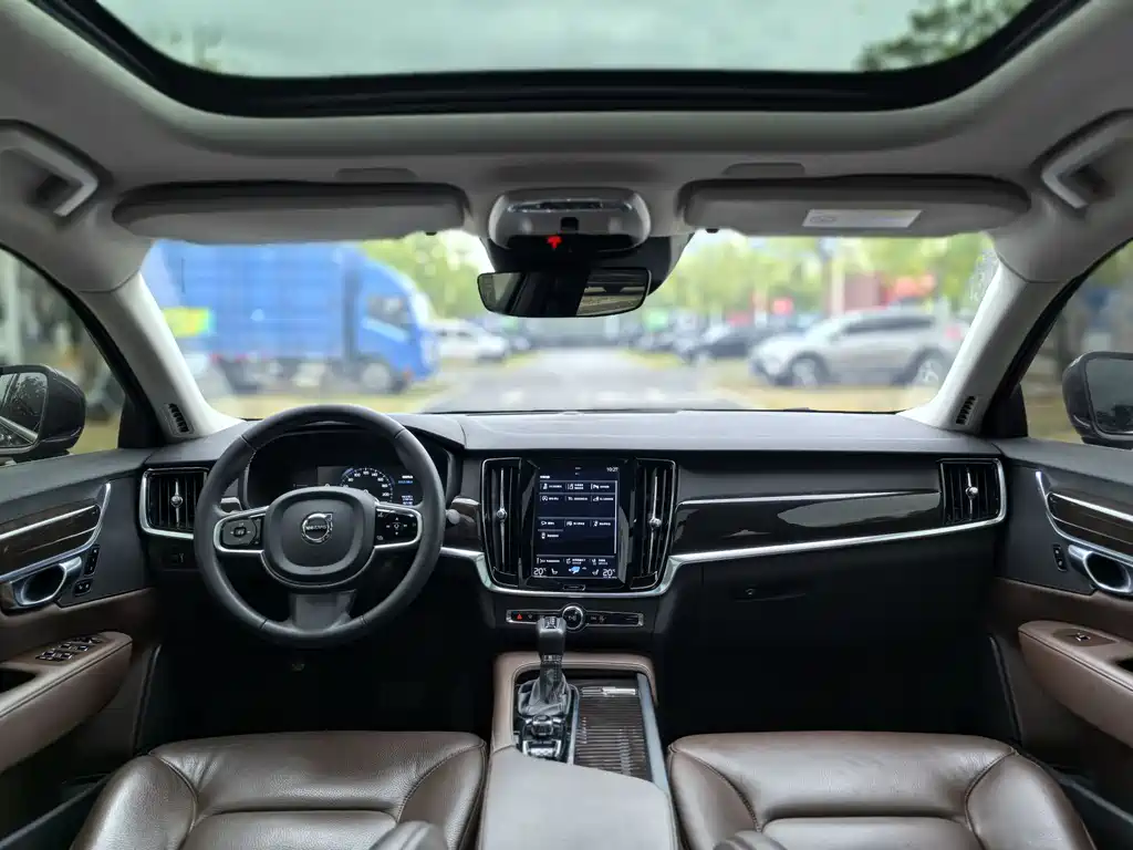 Volvo S90 2017 T4 Smart Edition купить на сайте DeffCars