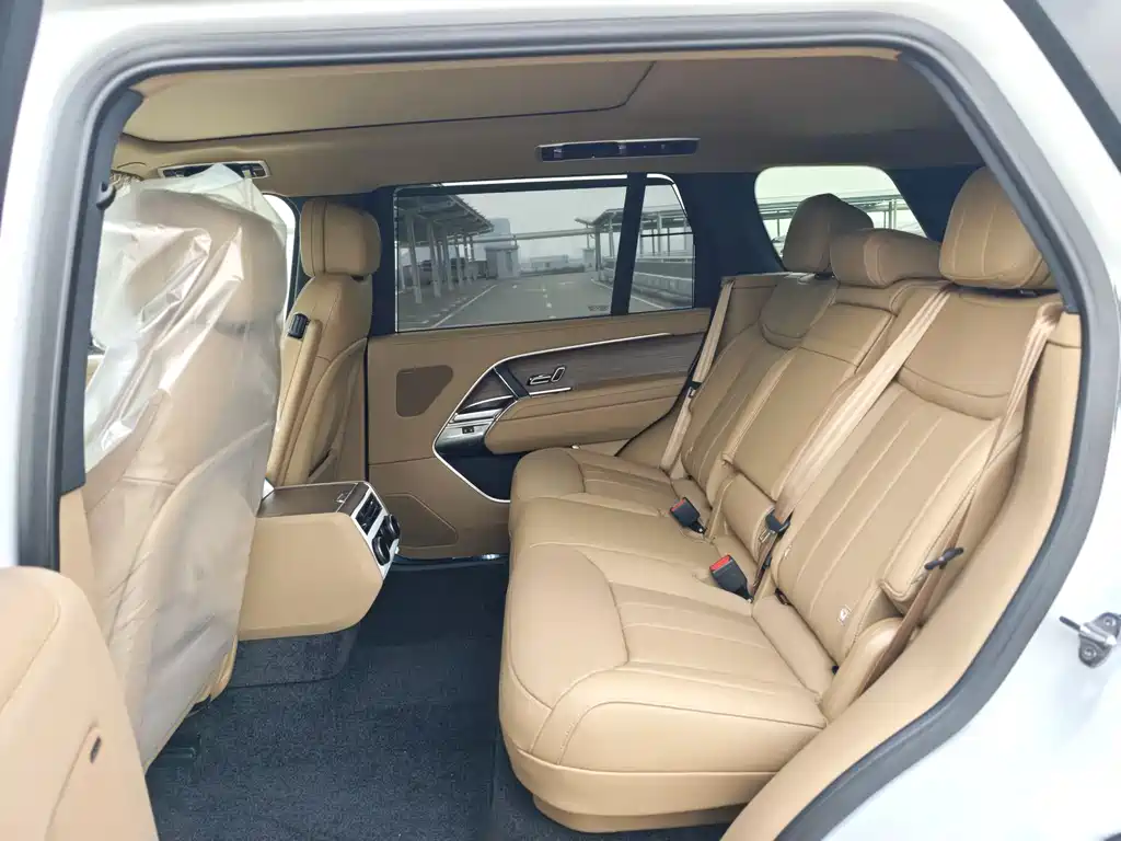 Range Rover 2026 3.0 L6 400PS SE long axis version купить на сайте DeffCars