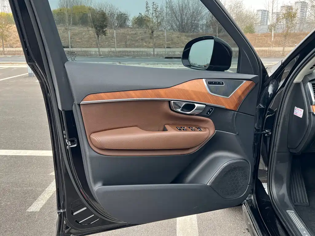 Volvo XC90 2019 T6 Zhiyi Edition 7 seats National VI купить на сайте DeffCars