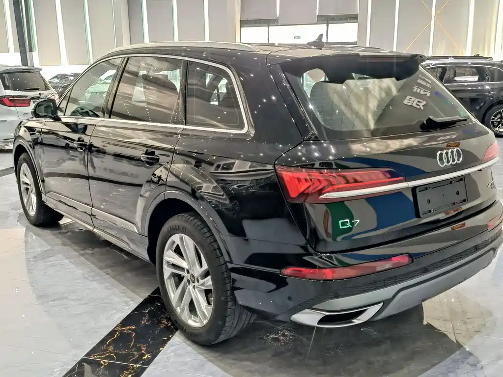 Audi Q7 2023 45 TFSI quattro S line sports купить на сайте DeffCars
