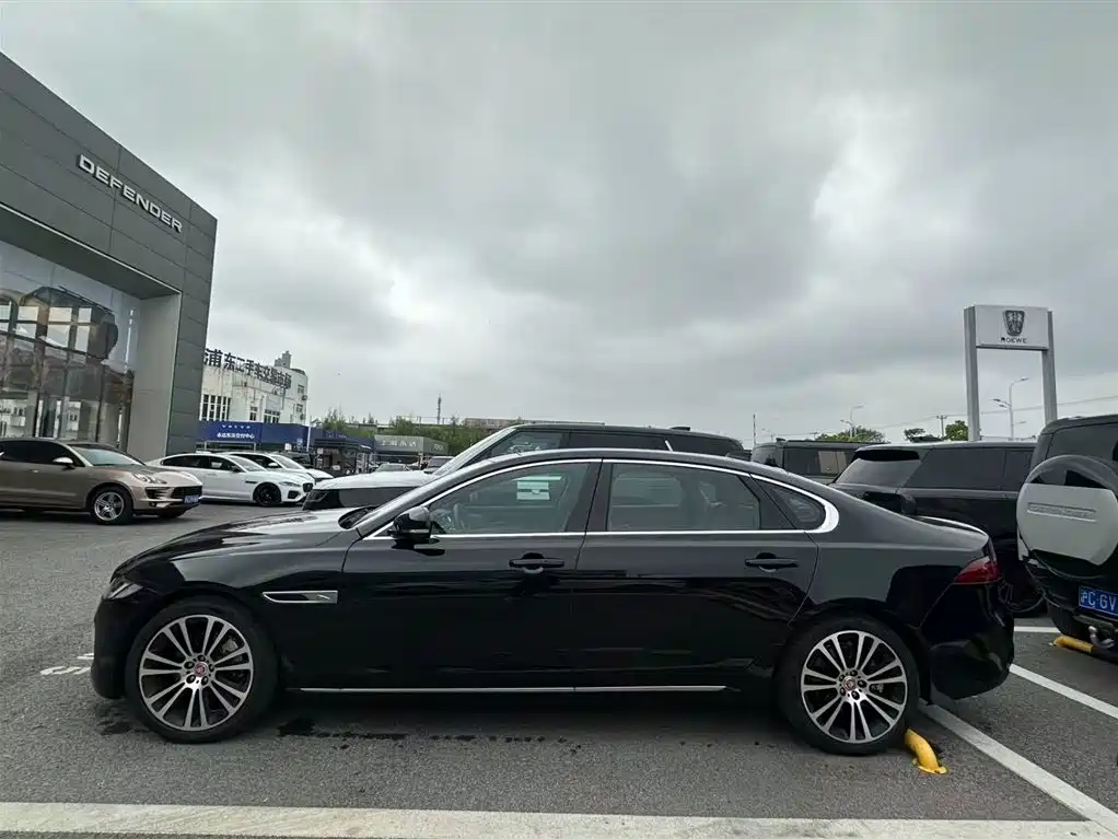Jaguar XFL 2024 2.0T P250 two-wheel drive exclusive luxury version купить на сайте DeffCars