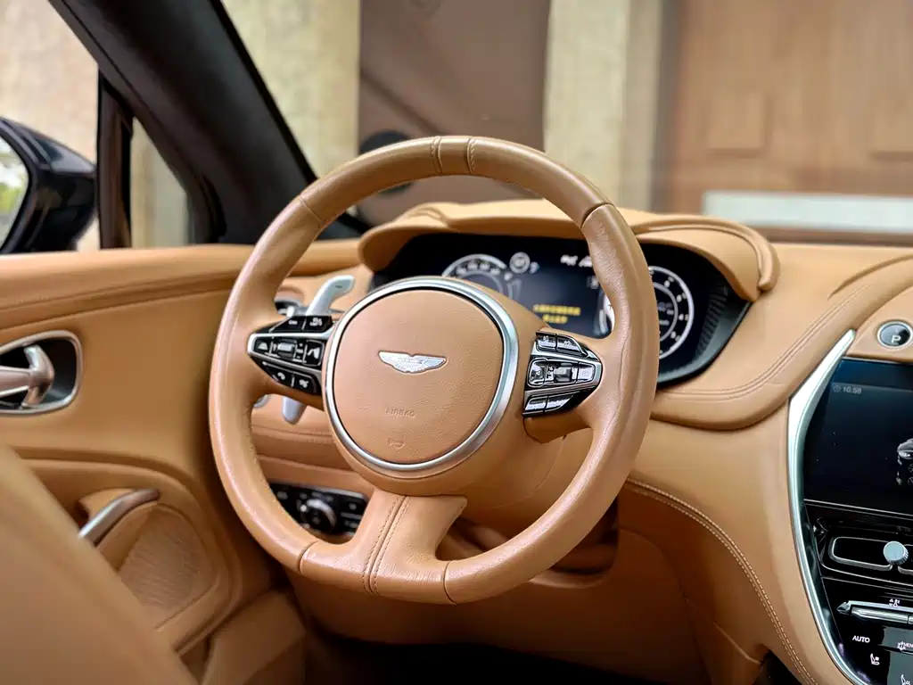 Aston Martin DBX 2020 4.0T V8 купить на сайте DeffCars