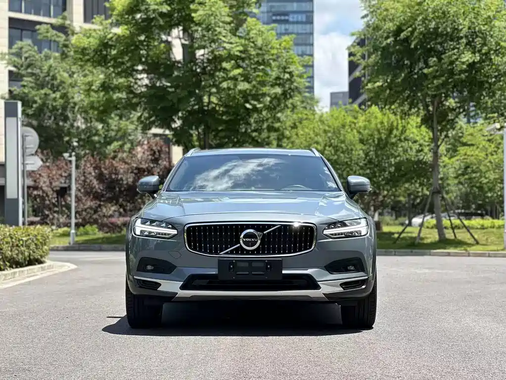 Volvo V90 2022 Cross Country B5 AWD Smart Edition купить на сайте DeffCars
