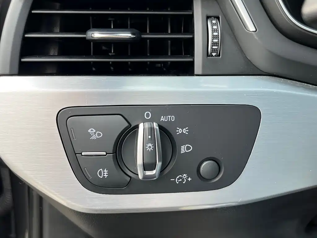 Audi A4L 2022 40 TFSI Fashionable and Dynamic купить на сайте DeffCars