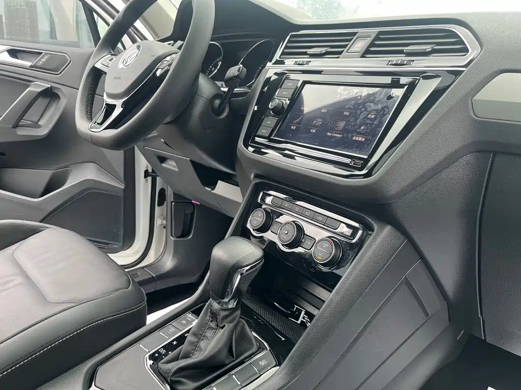 Tiguan L 2019 330TSI automatic two-wheel drive panoramic comfort version National VI купить на сайте DeffCars