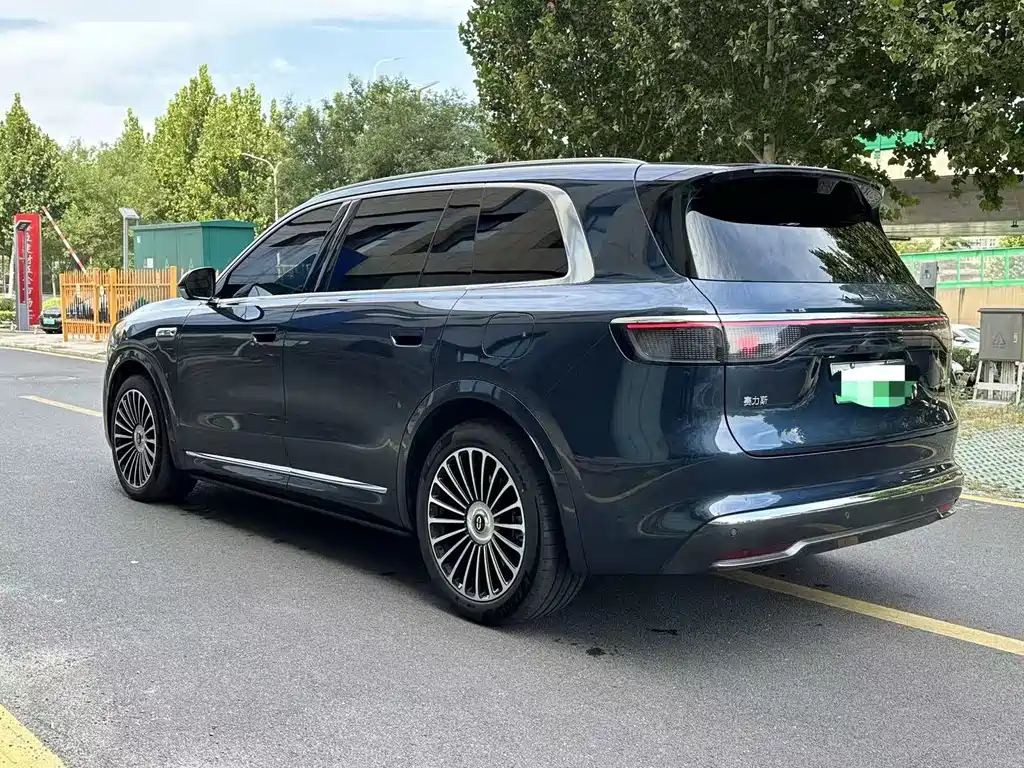 Aito M8 2025 extended range Ultra version 53.4kWh 5-seat 192-line lidar) купить на сайте DeffCars