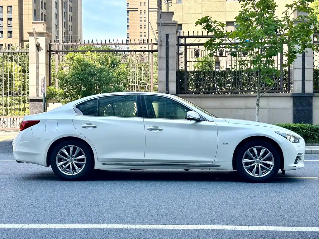 Infiniti Q50L 2015 2.0T Enjoy Edition купить на сайте DeffCars