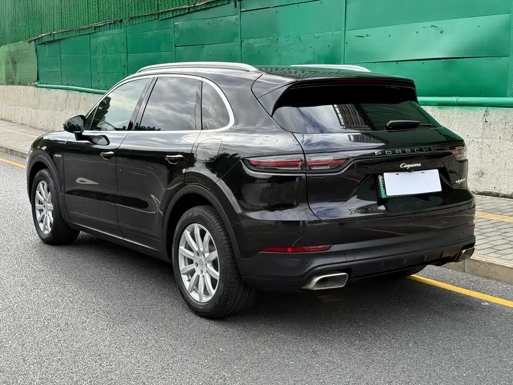 Cayenne New Energy 2019 Cayenne E-Hybrid 2.0T купить на сайте DeffCars