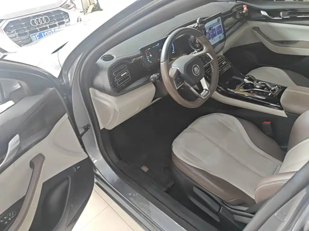 Qin PLUS 2024 Honor Edition DM-i 55KM Leading Model купить на сайте DeffCars