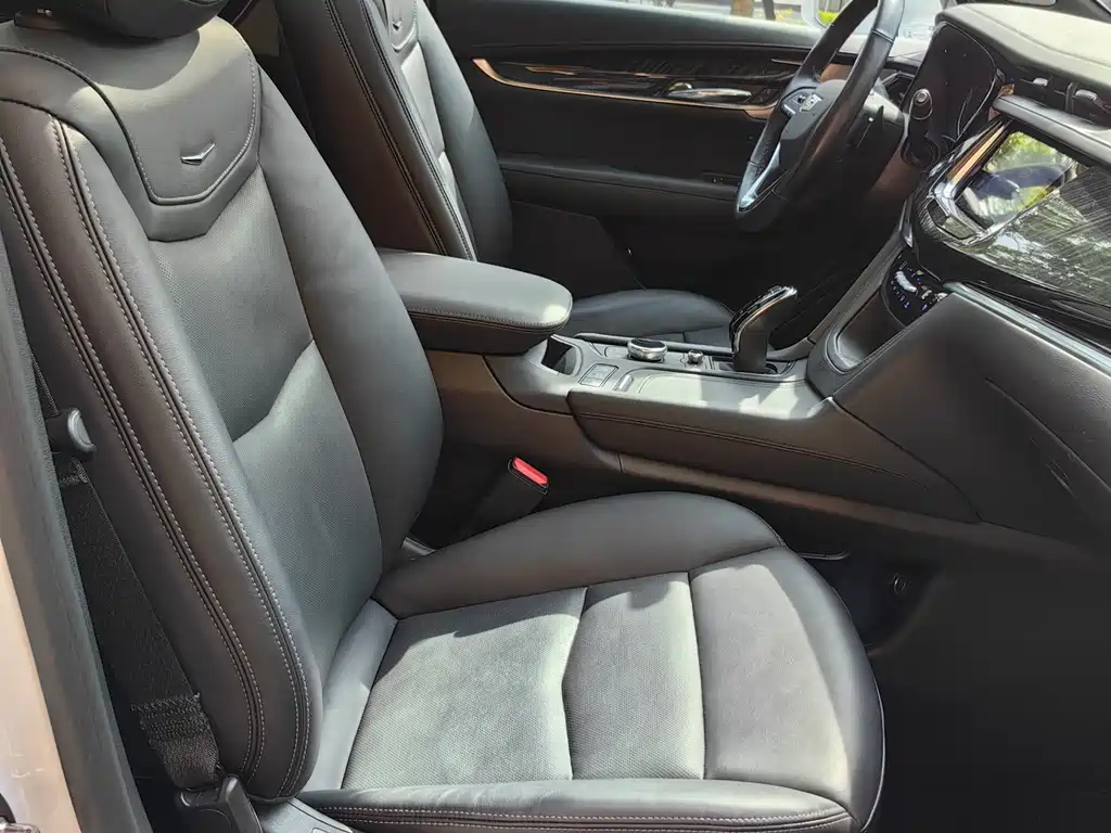 Cadillac XT6 2022 2.0T seven-seat four-wheel drive luxury model купить на сайте DeffCars