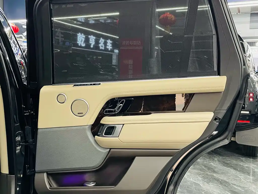 Range Rover 2022 3.0 L6 400PS Legendary Extended Classic Edition купить на сайте DeffCars