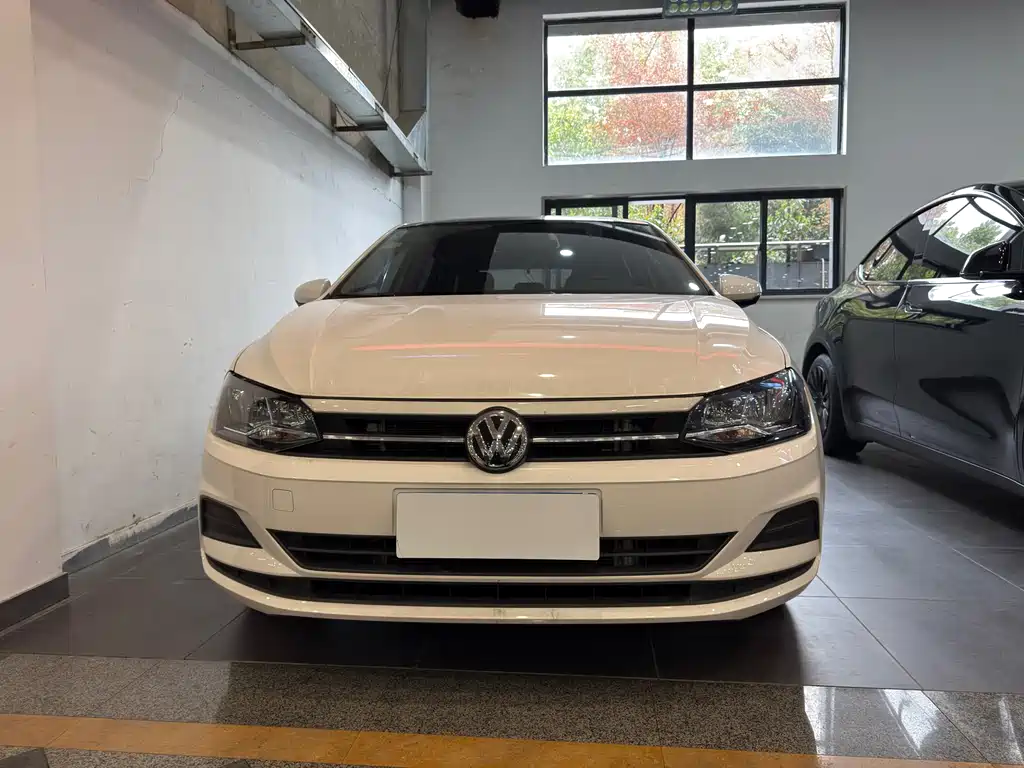Polo 2021 Plus 1.5L Automatic Colorful Technology Edition купить на сайте DeffCars