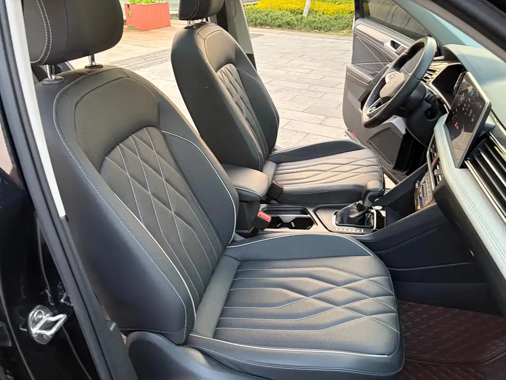Tiguan L 2024 330TSI automatic two-wheel drive R-Line version купить на сайте DeffCars