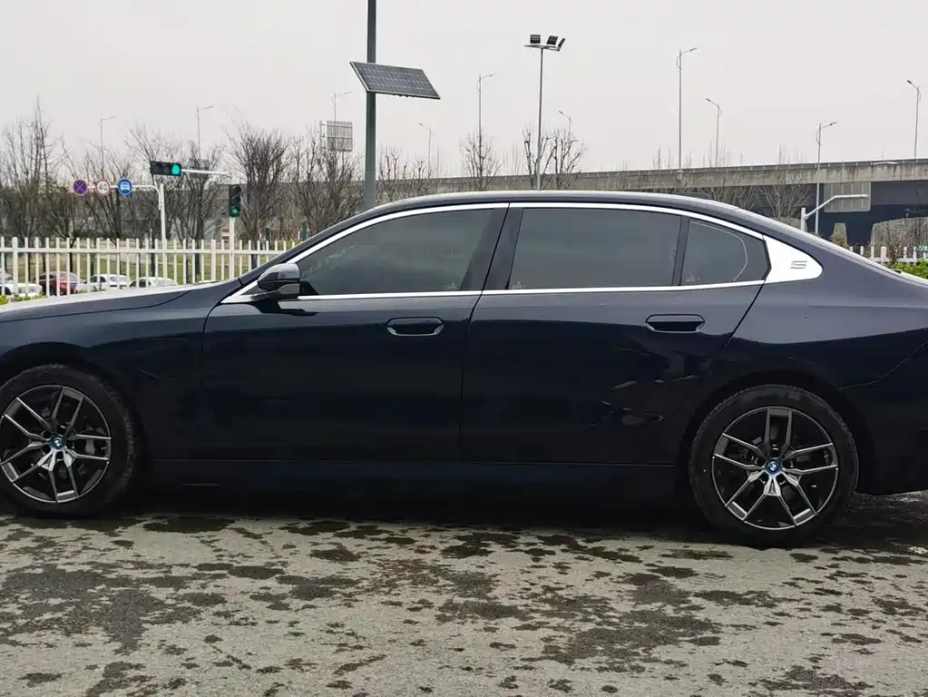 BMW i5 2024 eDrive 35L Luxury Package купить на сайте DeffCars