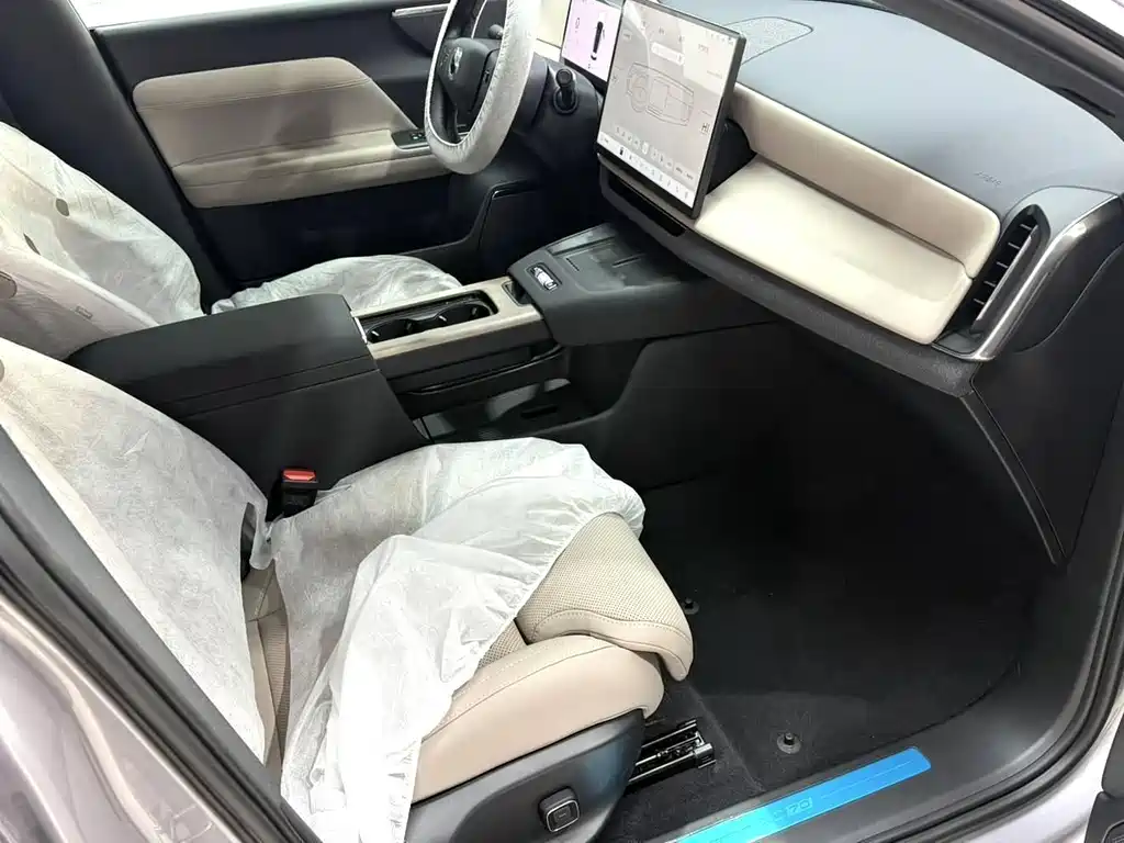 Volvo XC70 Plug-in Hybrid 2026 Four-wheel Drive Super Long Range Plus купить на сайте DeffCars