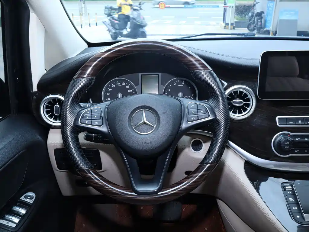 Vito 2021 2.0T Business Edition 7 seats купить на сайте DeffCars
