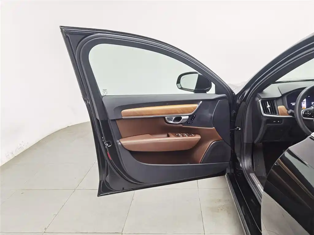 Volvo S90 plug-in hybrid 2024 plug-in hybrid four-wheel drive long range Zhiyi luxury version купить на сайте DeffCars