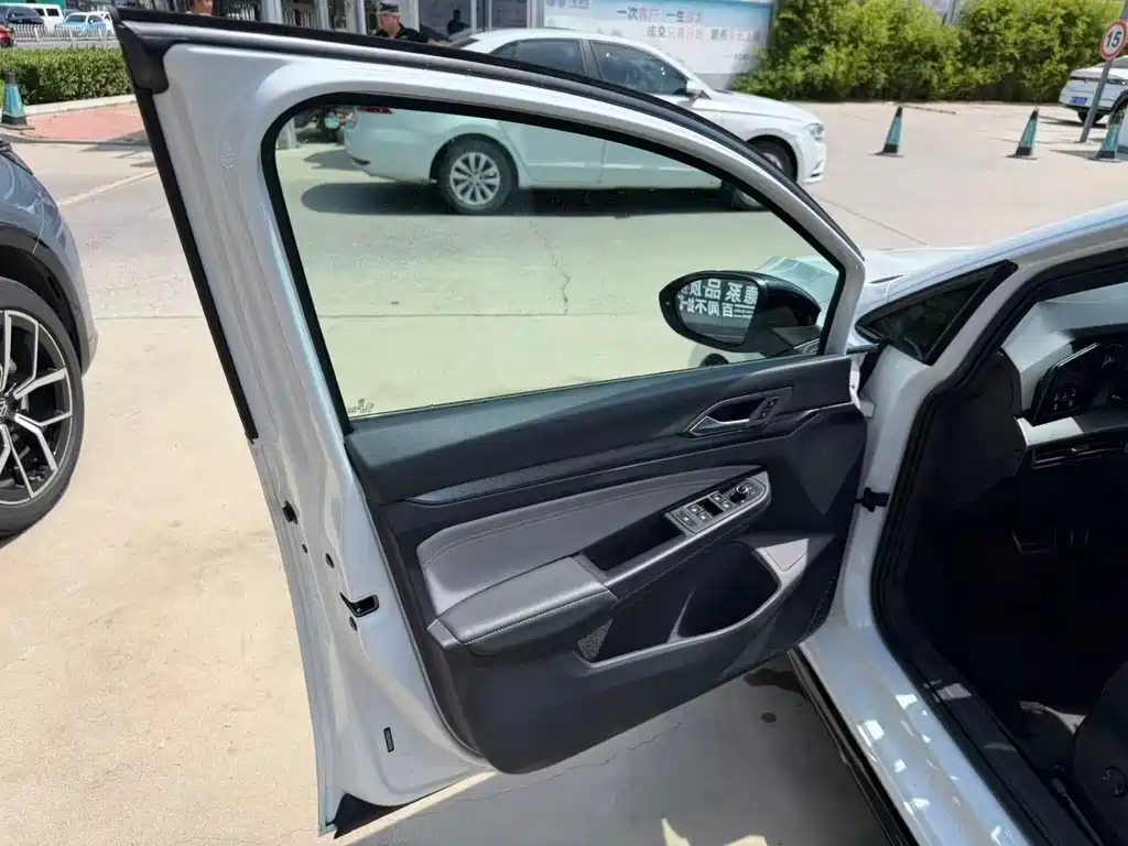 Golf 2025 300TSI R-Line купить на сайте DeffCars