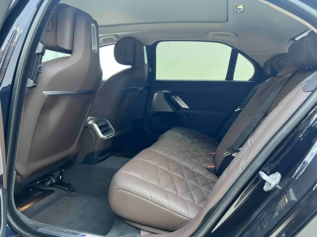 BMW 7 Series 2023 735Li M Sports Package купить на сайте DeffCars