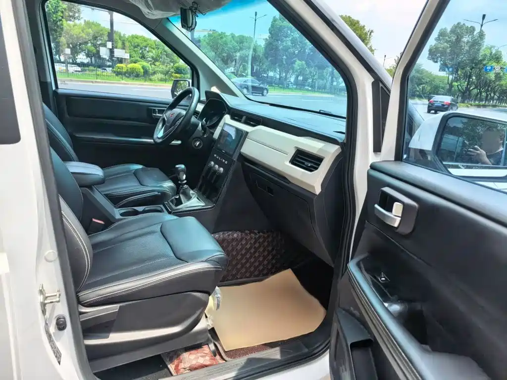Wuling Zhengcheng 2021 1.5T manual luxury model купить на сайте DeffCars