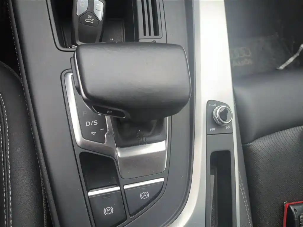 Audi A4L 2020 40 TFSI luxury and elegant model купить на сайте DeffCars