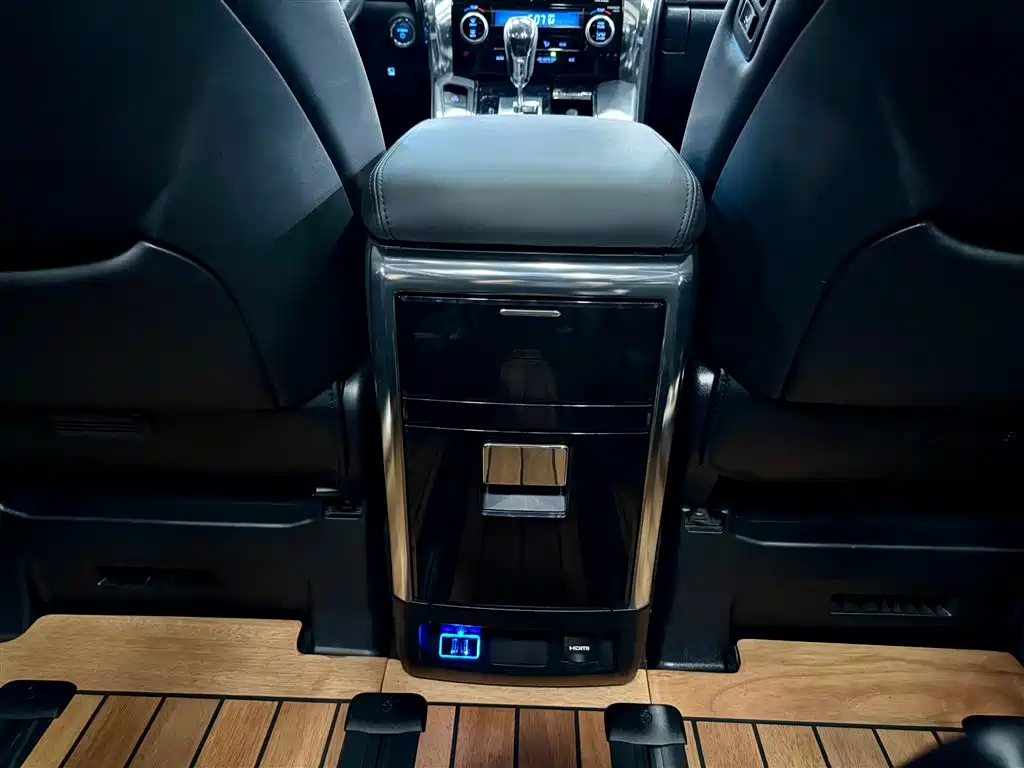 Wilfa 2021 Crown Dual Engine 2.5L HV Deluxe Edition купить на сайте DeffCars