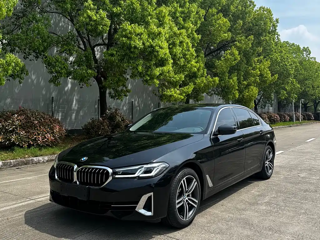 BMW 5 Series 2023 530Li Leading M Sports Package купить на сайте DeffCars