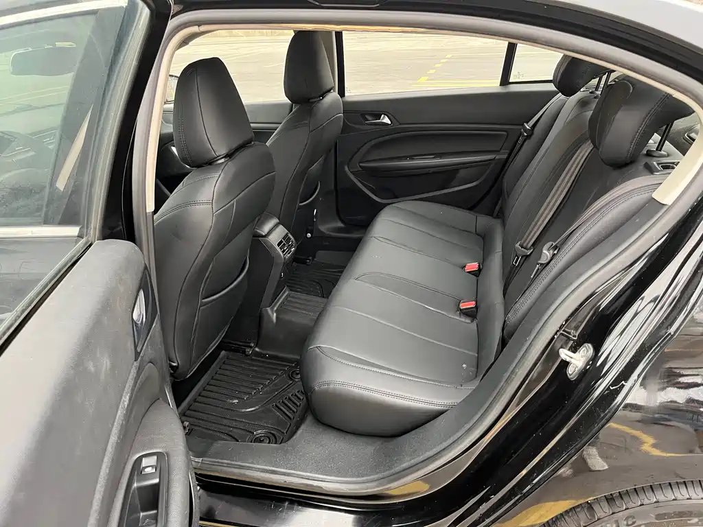Peugeot 408 2018 facelift 1.8L automatic luxury version купить на сайте DeffCars