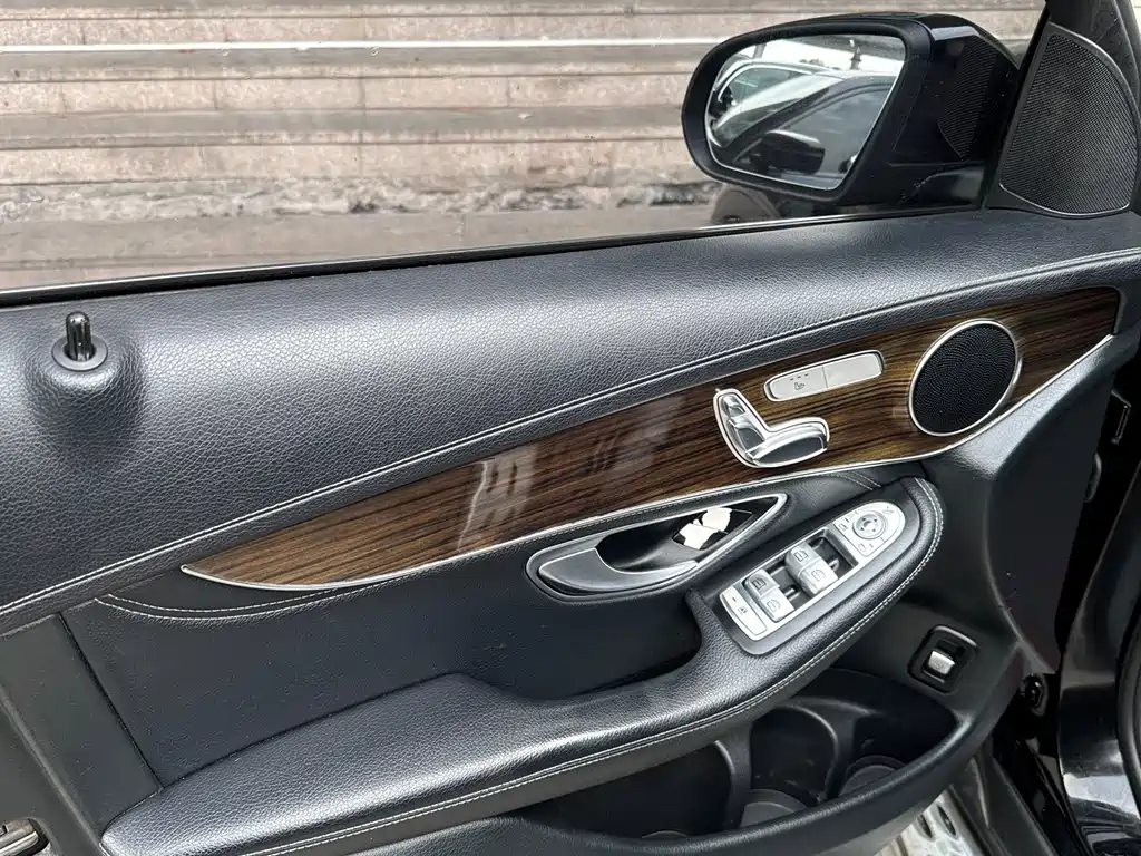 Mercedes-Benz GLC 2017 GLC 260 4MATIC luxury model купить на сайте DeffCars