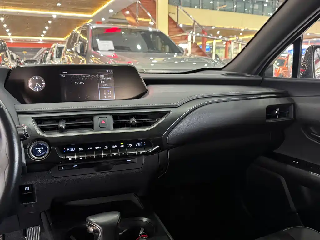 Lexus UX 2019 260h Discovery Edition National V купить на сайте DeffCars