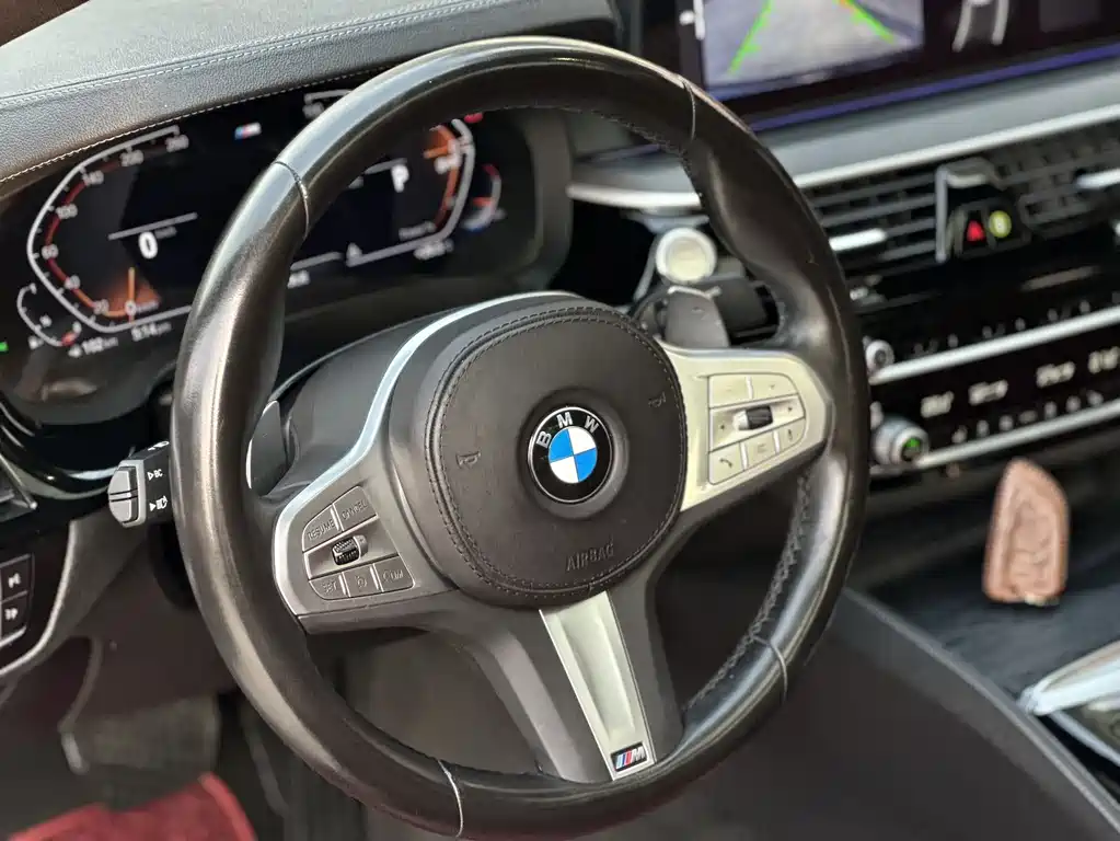 BMW 5 Series 2023 530Li Leading M Sports Package купить на сайте DeffCars