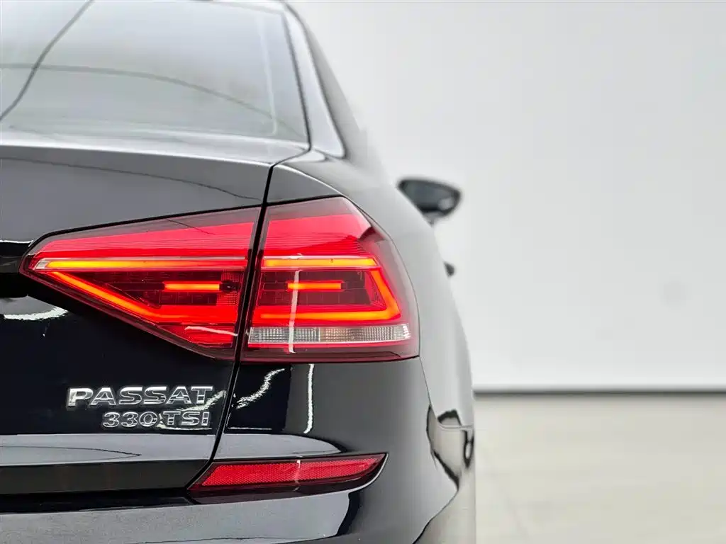Passat 2017 330TSI DSG Premium Edition купить на сайте DeffCars