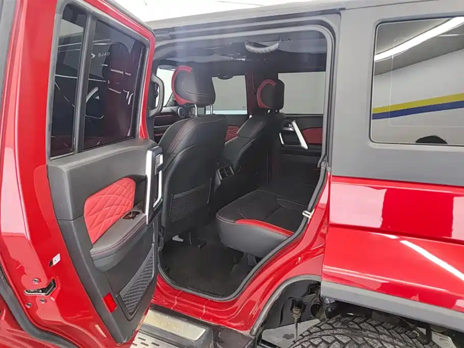 Beijing off-road BJ40 2023 2.0T automatic four-wheel drive city hunter version knight type купить на сайте DeffCars