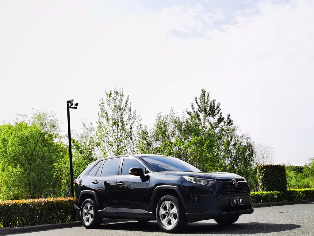 RAV4 Rongfang 2023 2.0L CVT two-wheel drive urban version купить на сайте DeffCars