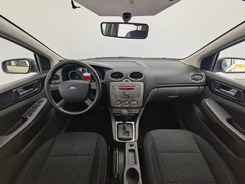Focus 2013 hatchback classic 1.8L automatic basic model купить на сайте DeffCars