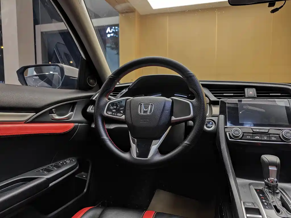 Civic 2019 220TURBO CVT Dynamic Edition National V купить на сайте DeffCars